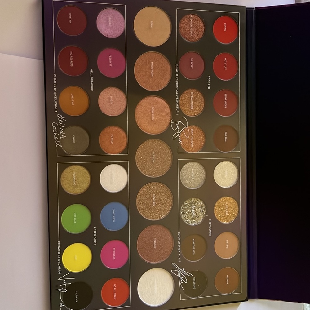 Eyeshadow pallet 39L hit the lights